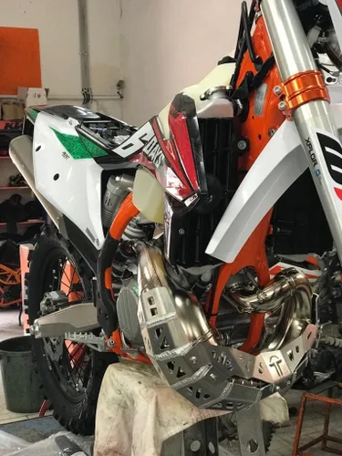 Vista 4 de Placa de Choque Motoes con Protector de Tubo para KTM 250/300 2T EXC XC XCW TPI SX 2020-2023