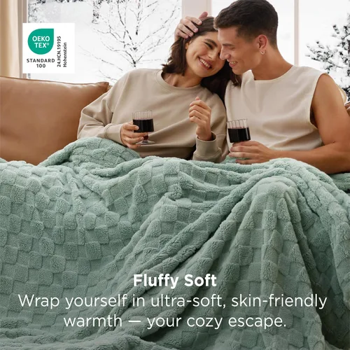 Vista 2 de Bedsure GentleSoft - Manta verde salvia para sofá, manta de forro polar a cuadros, regalos de Navidad para mujeres, hombres y niñas, bonita manta
