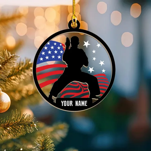 Vista 2 de Podagree - Adornos de karate con nombre personalizado para árbol de Navidad, adorno de Navidad de karate de madera personalizado para Navidad