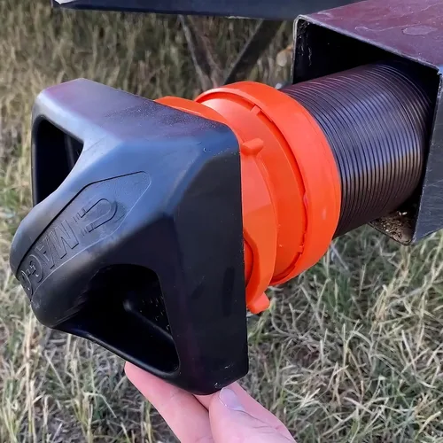 Vista 4 de Camco 40310, Tapa de parachoques magnética para RV Cuenta con imanes de neodimio resistentes, pequeños orificios de ventilación de aire, e incluye