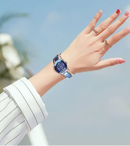 Vista 2 de Gosasa Reloj para mujer, diseño impresionante, banda de metal, tamaño pequeño y mediano, brazalete de vestir, 6 pulgadas, juego de regalo con pulsera