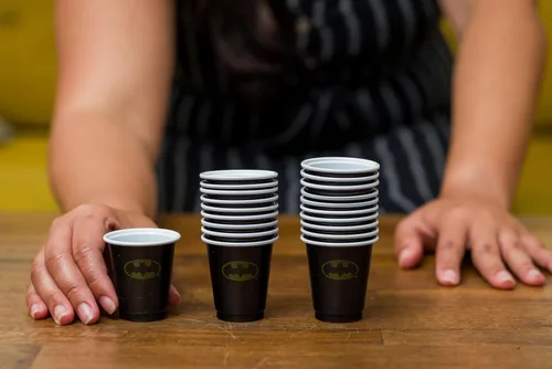 Vista 6 de Silver Buffalo DC Comics Batman - Paquete de 20 mini vasos desechables de plástico para fiestas, 2 onzas