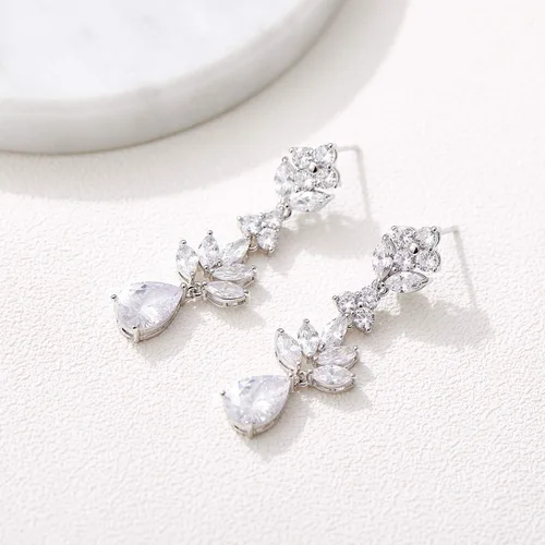 Vista 5 de SWEETV Juego de joyas de novia de lágrima para novias mujeres damas de honor collar de fondo de diamantes de imitación de cristal para baile