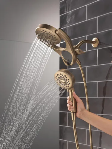 Vista 7 de Delta HydroRain - Cabezal de ducha doble 2 en 1 de 5 ajustes con spray ProClean, cabezal de ducha de alta presión dorado cepillado con rociador
