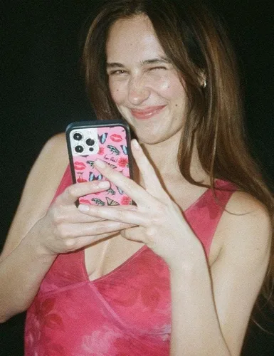 Vista 7 de Wildflower Fundas - Realización Par x Devon Lee Carlson, Compatible con Apple iPhone 13 Pro Max Rojo, Ranas, Colaboración - Protector de Par