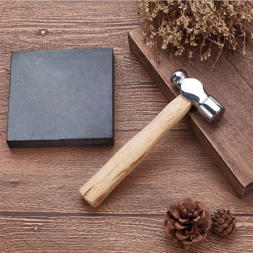 Vista 7 de BENECREAT Martillo de hierro para fabricación de joyas de 6 pulgadas de largo con mango de madera y bloque de banco de goma negra para fabricación