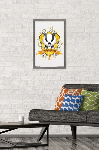 Vista 2 de Trends International Wizarding World: Harry Potter-Hufflepuff - Póster de pared, 14.725 x 22.375 pulgadas, versión enmarcada de madera de granero