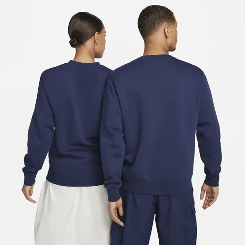 Vista 2 de Nike Men's Club - Sudadera de vellón con cuello redondo y gráfico