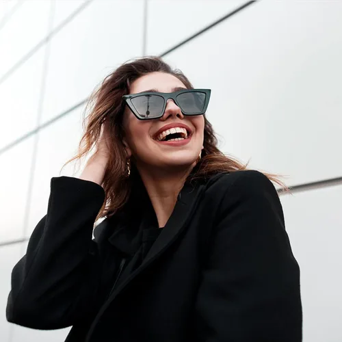Vista 2 de Pibupibu Paquete de 12 lentes de sol de fiesta de estilo mixto para mujeres y hombres, juego de lentes retro Funky Y2K