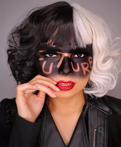 Vista 3 de NICAT - Peluca de Cruella de Vil para mujeres disfraces para hacer cosplay con máscara del futuro peluca con una mitad blanca y la otra negra