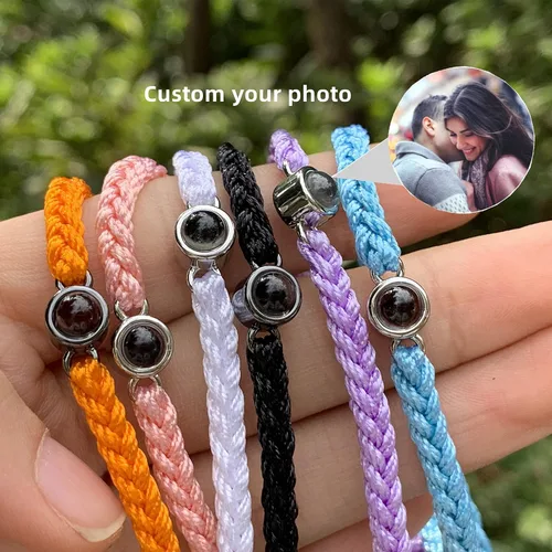 Vista 4 de guk Pulsera de proyección de fotos personalizada, ajustable, pulsera de fotos circular personalizada con texto en inglés "I Love You", pulsera