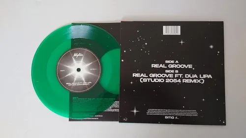 Vista 2 de Kylie Minogue - Real Groove b/w Real Groove Feat. Dua Lipa (Studio 2054 Remix) Green 7" Vinyl Limited Edition