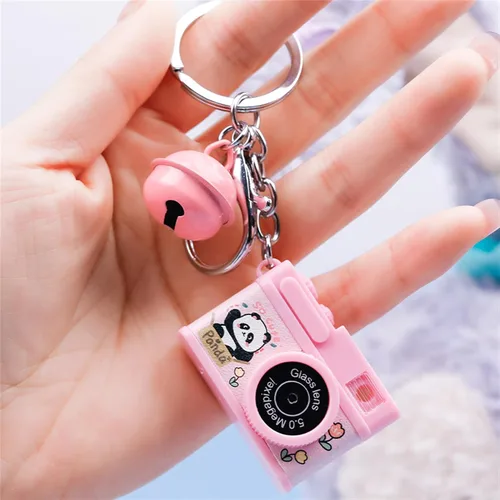 Vista 3 de Vlmazlm Llavero de luz LED con forma de cámara de dibujos animados de anime, llavero Kawaii para niños, bolsa colgante, regalo de joyería