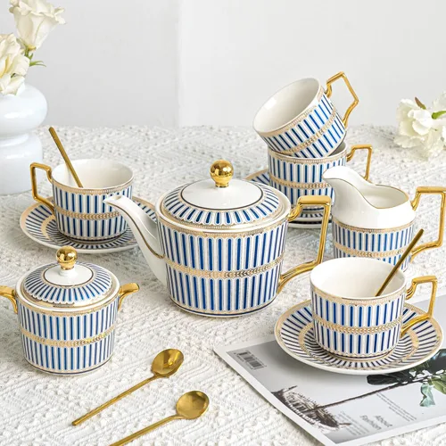 Vista 9 de Juegos de tazas de café de cerámica y platillos, Servicio de tazas de té de porcelana de hueso azul y dorado británico para 4, Caja de regalo, juego
