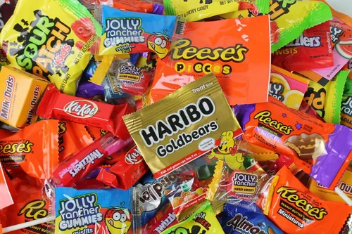 Vista 2 de Paquete variado de chocolates y dulces, 2 libras, surtido de dulces de chocolate a granel, bolsa de caramelos a granel CandyMix, caramelos