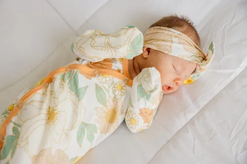 Vista 4 de Copper Pearl Vestido de bebé Dormir recién nacido anudado para bebé niño y niña, vestidos suaves y elásticos de manga larga con lazo inferior