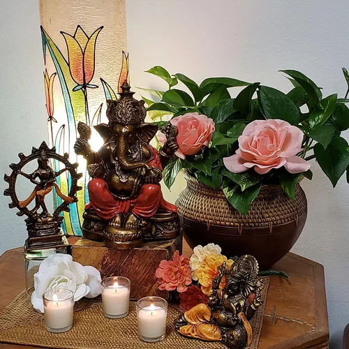 Vista 9 de Ganesha - Cabeza de elefante y cuerpo humano que elimina obstáculos del camino de uno, decoración de dormitorio, oficina en casa, estatua Rojo