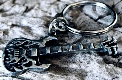Vista 4 de Pewter Electric Bass Guitar with Flames KeychainKey Ring