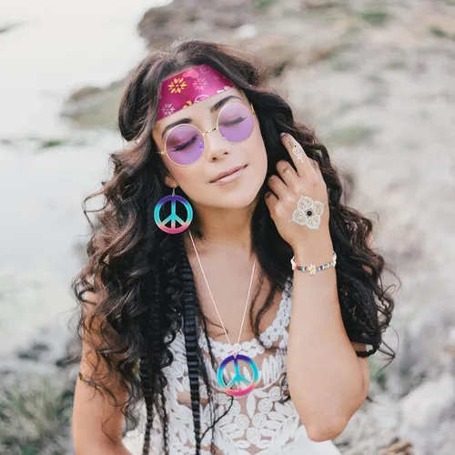Vista 5 de Batiyeer 6 piezas de accesorios hippie para mujer, aretes bohemios con signo de la paz de los años 60 y 70, trajes para mujer, recuerdo de fiesta