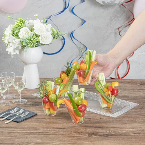 Vista 5 de Restaurantware Vasos pequeños de 4 onzas para servir 20 tiradores de postres triangulares, diseño Crescendo desechable, mini tazas de postre