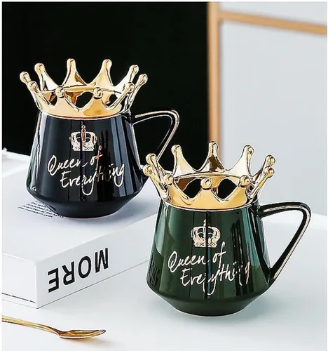 Vista 6 de Arawat Queen of Everything - Taza con tapa, taza negra dulce con corona de café, taza de 12 onzas, regalo con cuchara y posavasos, taza de té