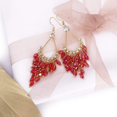 Vista 3 de LAXPICOL Pendientes largos bohemios de moda pendientes de cristal transparente con gancho de pez para mujer, tono dorado
