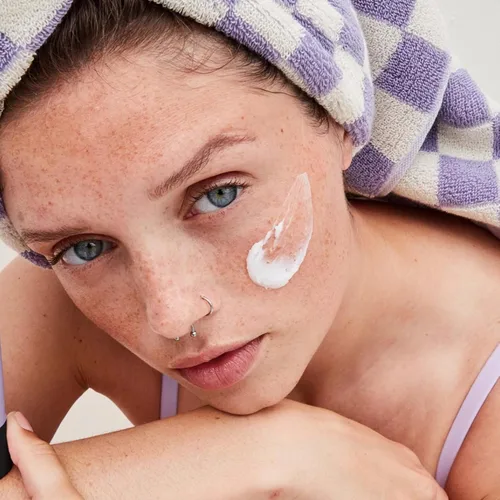 Vista 2 de Provence Beauty BARE LUMIÈRE Crema reparadora de barrera cutánea – Hidratante facial 5 en 1 con ectoína, probióticos encapsulados y aloe vera