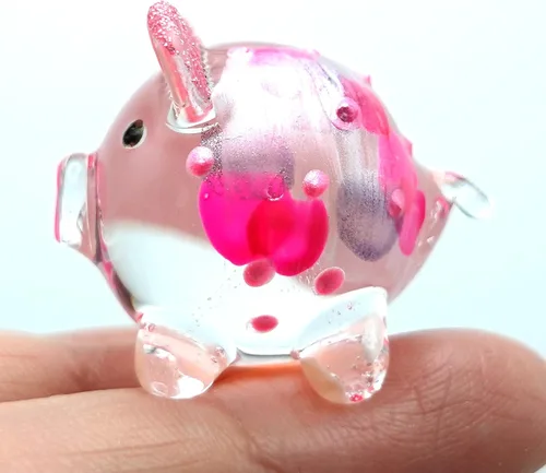 Vista 8 de Figuras pequeñas de cerdo en miniatura de animales soplados a mano, arte de vidrio coleccionable, decoración de regalo, V1 (flor azul)