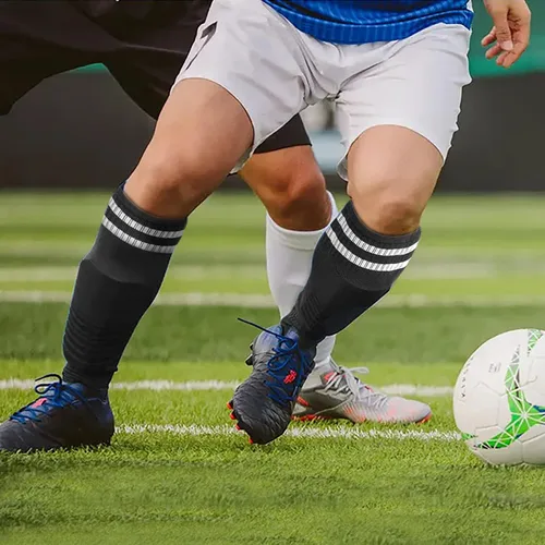 Vista 6 de Espinilleras de fútbol para jóvenes y niños con calcetines de fútbol, 3 tamaños, equipo de protección de pantorrillas, equipo ligero y ajustable