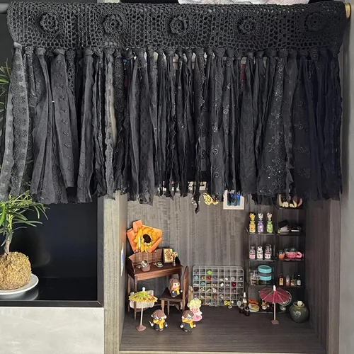 Vista 3 de YJ YANJUN Cenefa de Halloween para cocina, sala de estar, baño, hecha a mano, cortinas góticas superiores con bolsillo para barra, calavera, horror