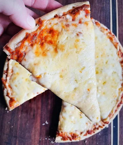 Vista 3 de Home Run Inn Classic Cheese Pizza - Todo natural - Procesado mínimamente - Hecho desde cero - Sin conservantes y Ready Set Gourmet Donate A Meal