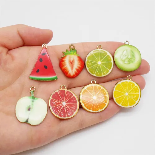 Vista 4 de 32 dijes de esmalte en tono dorado surtidos, limón, sandía, naranja, fresa, manzana, delicados, colgantes, fruta, alimentos, para aretes, joyería