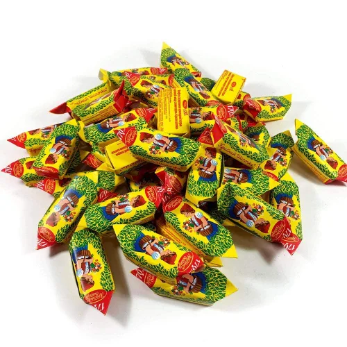 Vista 3 de Krasnaya Shapochka Caperucita Roja, Caramelo Praliné con Obleas y Chocolate, Dulces Clásicos Rusos de Red October (17.64 oz)