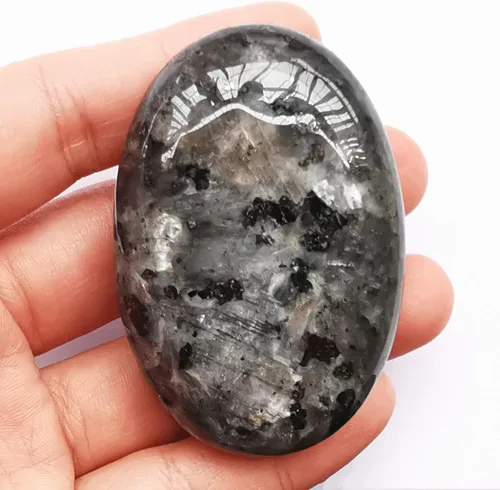 Vista 2 de Labradorita negra natural, bolsillo ovalado en la palma de la palma, cristal curativo para masaje, spa, piedra energética, cristal curativo