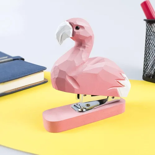 Vista 5 de Grapadora de animales de madera, estatua de arte de costura, escultura de estatua para la escuela y la oficina (flamenco)