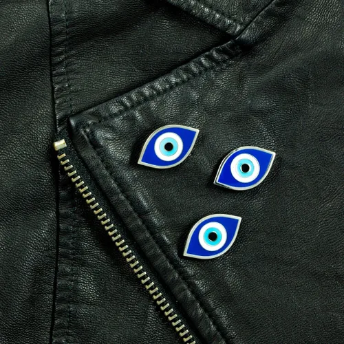 Vista 2 de These Are Things Pin de esmalte de ojo malvado, Esmalte