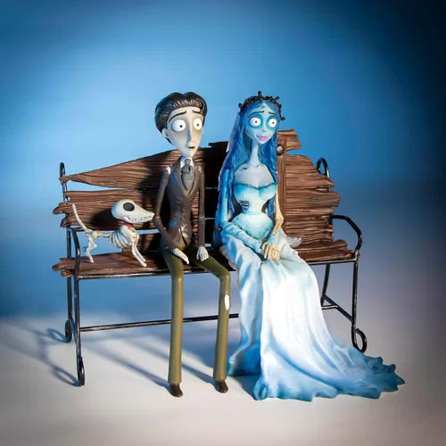 Vista 3 de Set Figura Víctor y Emily Sentados en Banco