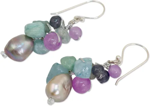 Vista 4 de NOVICA Aretes artesanales hechos a mano con perlas de agua dulce cultivadas en racimo de aguamarina y cuarzo, chapado en plata de ley 925, teñido