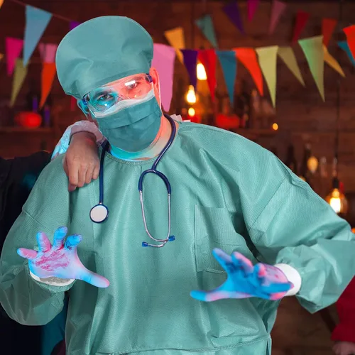 Vista 3 de Jiuguva 3 juegos de disfraz de médico cirujano de Halloween para hombre, disfraz de médico con sombreros y máscaras para fiesta de cosplay, evento
