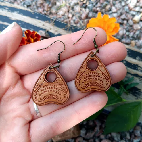 Vista 3 de Spirit Board - Aretes colgantes tipo planchette, hipoalergénicos de madera sin níquel, joyería de bruja de invocación de espíritu de mal de ojo