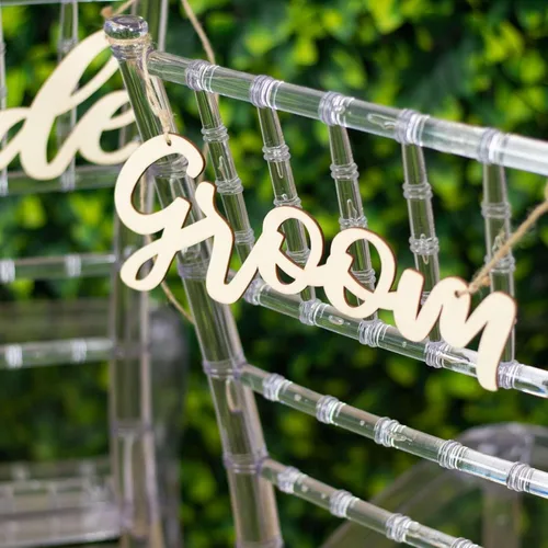 Vista 2 de Efavormart - Juego de 2 letreros de madera natural para silla de novia y novio, caligrafía de 12 x 5 pulgadas, accesorios para fotos de boda