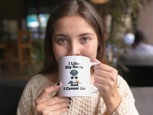 Vista 3 de Casitika Regalos divertidos para oficiales de policía. Me gustan los bustos grandes y no puedo mentir. Taza de café de 11 onzas. Idea de regalo