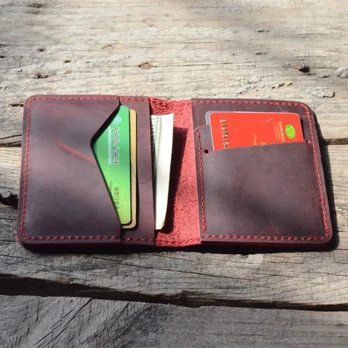 Vista 3 de Billetera de cuero minimalista hecha a mano para hombre, diseño de flores marrones
