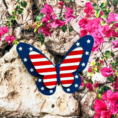 Vista 7 de SAGUZOU Letreros rústicos colgantes de metal con bandera americana patriótica de mariposa para puerta y patio, 4 de julio, blanco, azul, rojo, Día