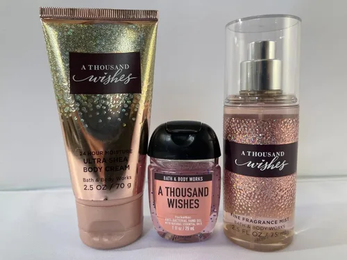Vista 3 de Bath And Body Works A Thousand Wishes - Juego de bolsas de regalo de tamaño de viaje, fragancia fina, crema corporal ultra karité, gel de manos