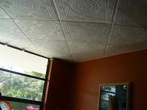 Vista 3 de Lima R30W 20 x 20 Tin Looking Styrofoam Glue Up - Azulejo de techo blanco Euro-Deco Ceilings, Inc.