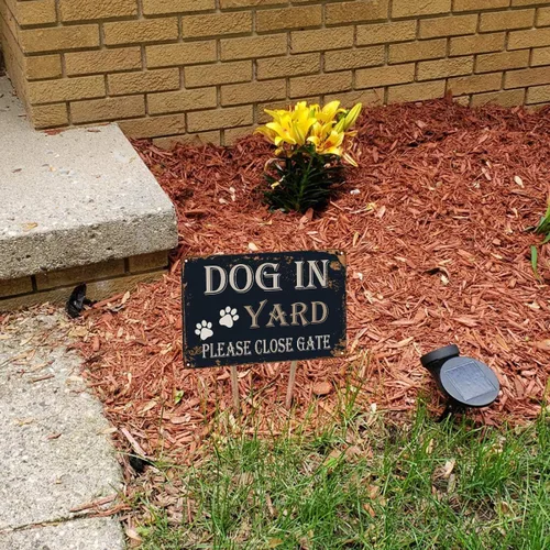 Vista 7 de WOSTOD Letreros de metal retro vintage con texto en inglés "Dog in Yard Please Close Gate" para exteriores, césped, jardín, patio, 8 x 12 pulgadas