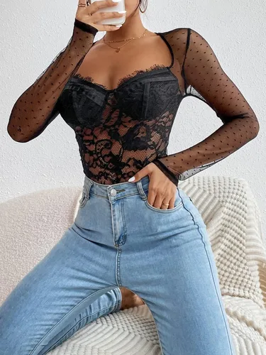 Vista 3 de WDIRARA Body ajustado de manga larga con cuello corazón de encaje y lunares para mujer