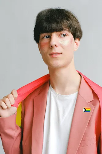 Vista 3 de Metal rectangular Progreso Pride Pin Rainbow Gay Flag LGBTQ Inclusive Progressive Pines de Solapa para ropa Mochila Decoración Mes del Orgullo