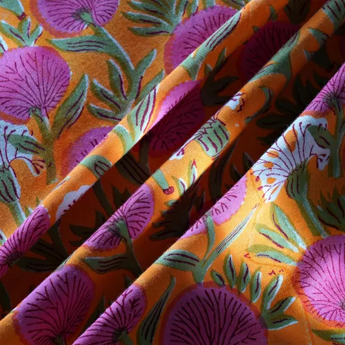 Vista 2 de Ridhi Mantel redondo con estampado de bloques color rosa chicle, 110